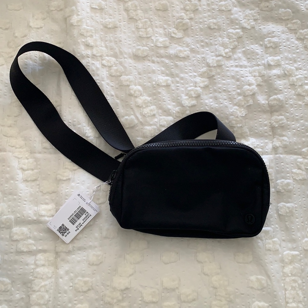 Lululemon Black Everywhere Belt Bag / Fanny Pouch